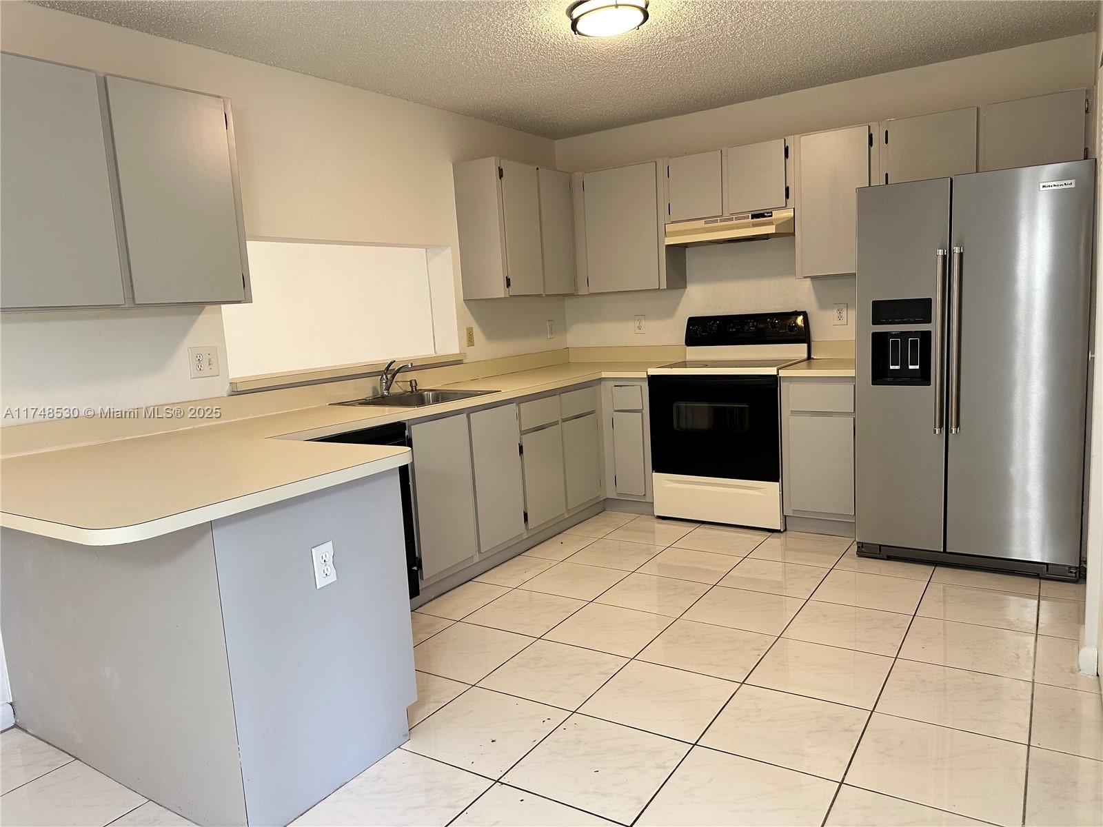 PEMBROKE POINTE - Residential