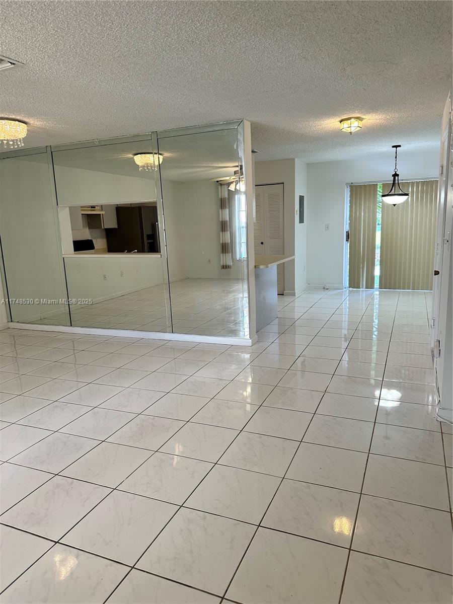 PEMBROKE POINTE - Residential