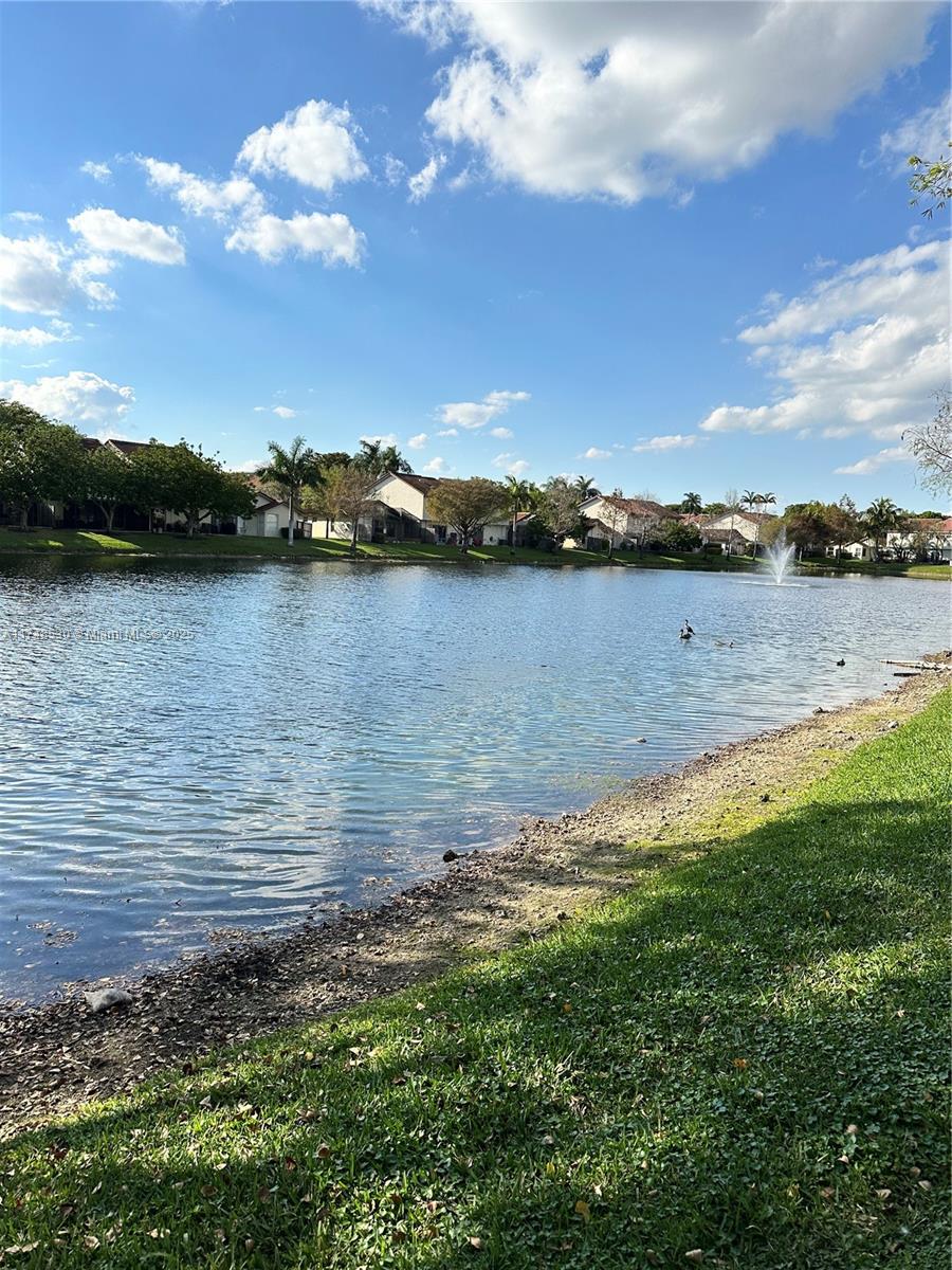 PEMBROKE POINTE - Residential