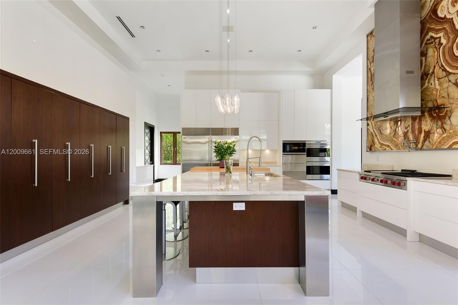 TOWN & RANCH ESTS - Residential