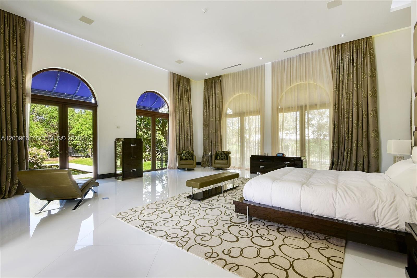 TOWN & RANCH ESTS - Residential