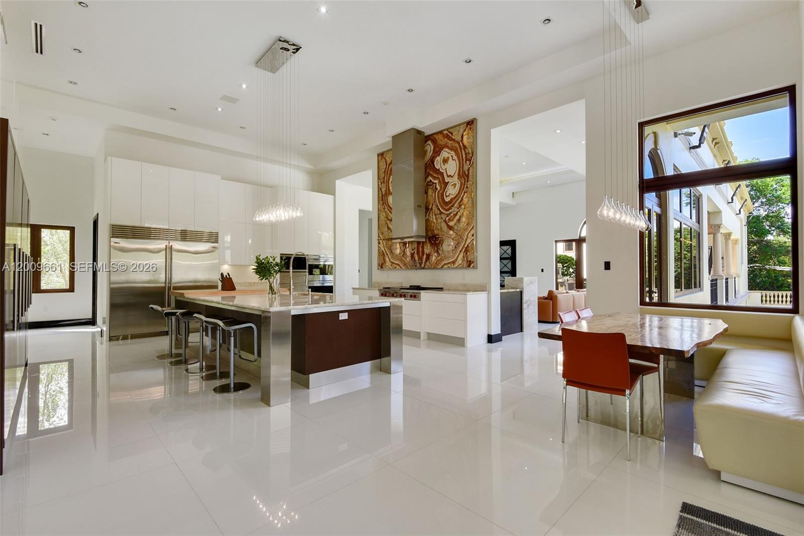 TOWN & RANCH ESTS - Residential