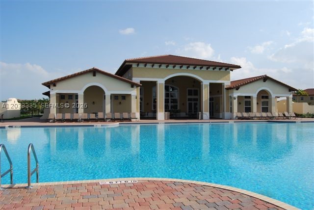 THE COURTS AT BAYSHORE I - Residential