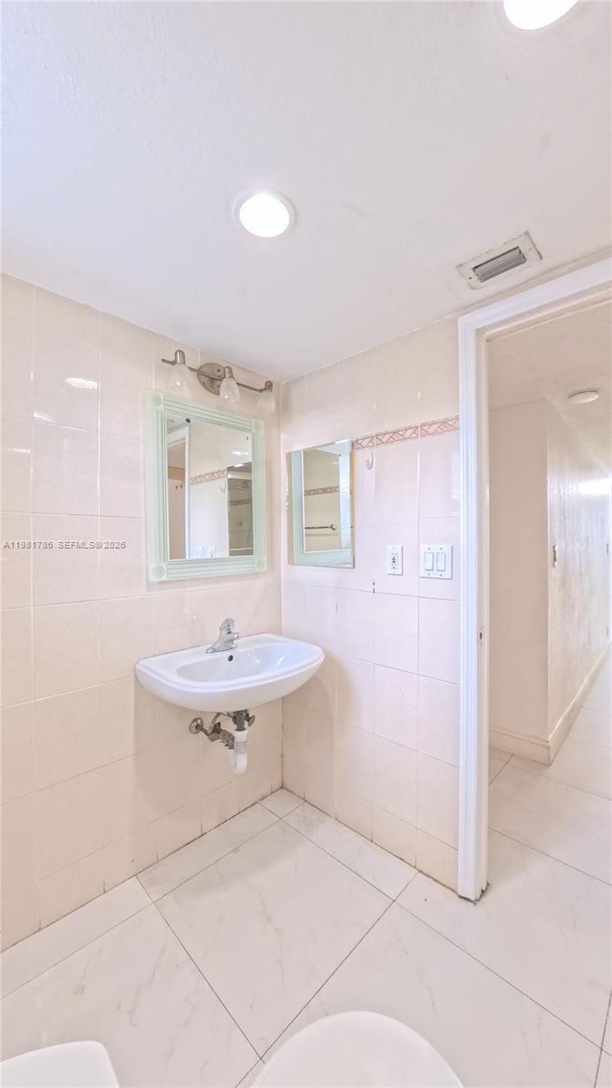 VILLA DORADA CONDO NO 2 - Residential
