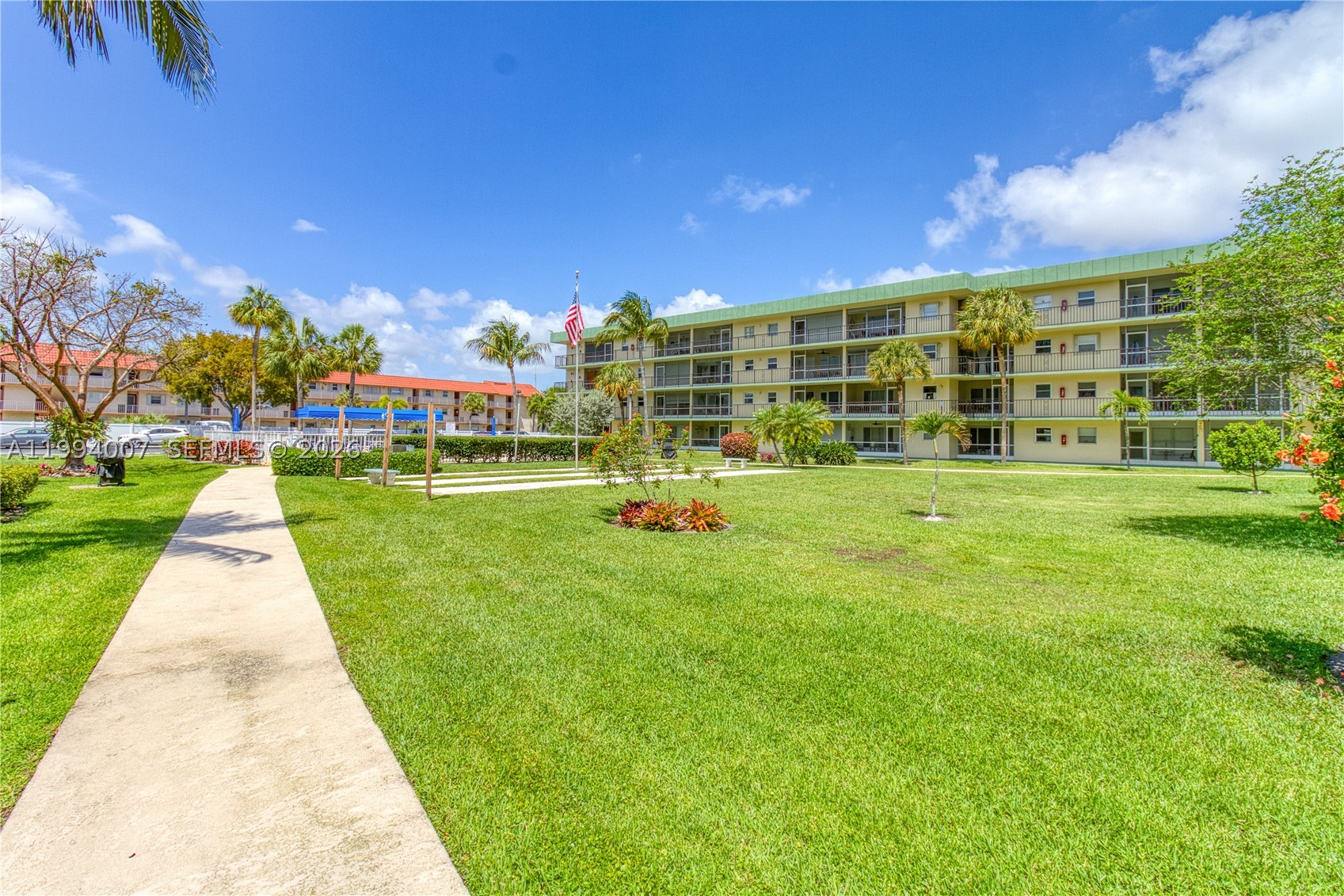 HAMPTON GARDENS 3 CONDO - Residential
