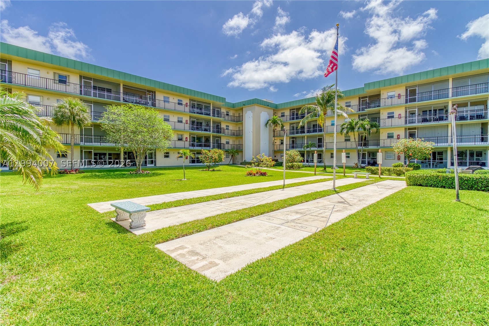 HAMPTON GARDENS 3 CONDO - Residential