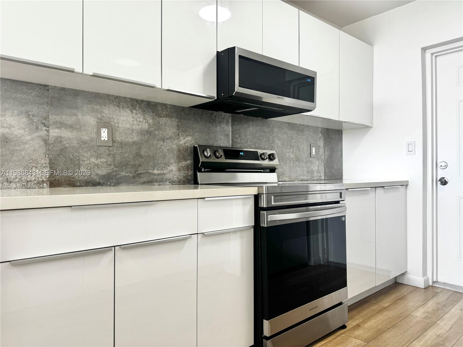 Fully Renovated 1 Bed 1.5 Bath in quiet and well maintained community. Community Pool, Gym, Close to beautiful beaches of North Miami Beach and much more. NO Special assessments.
