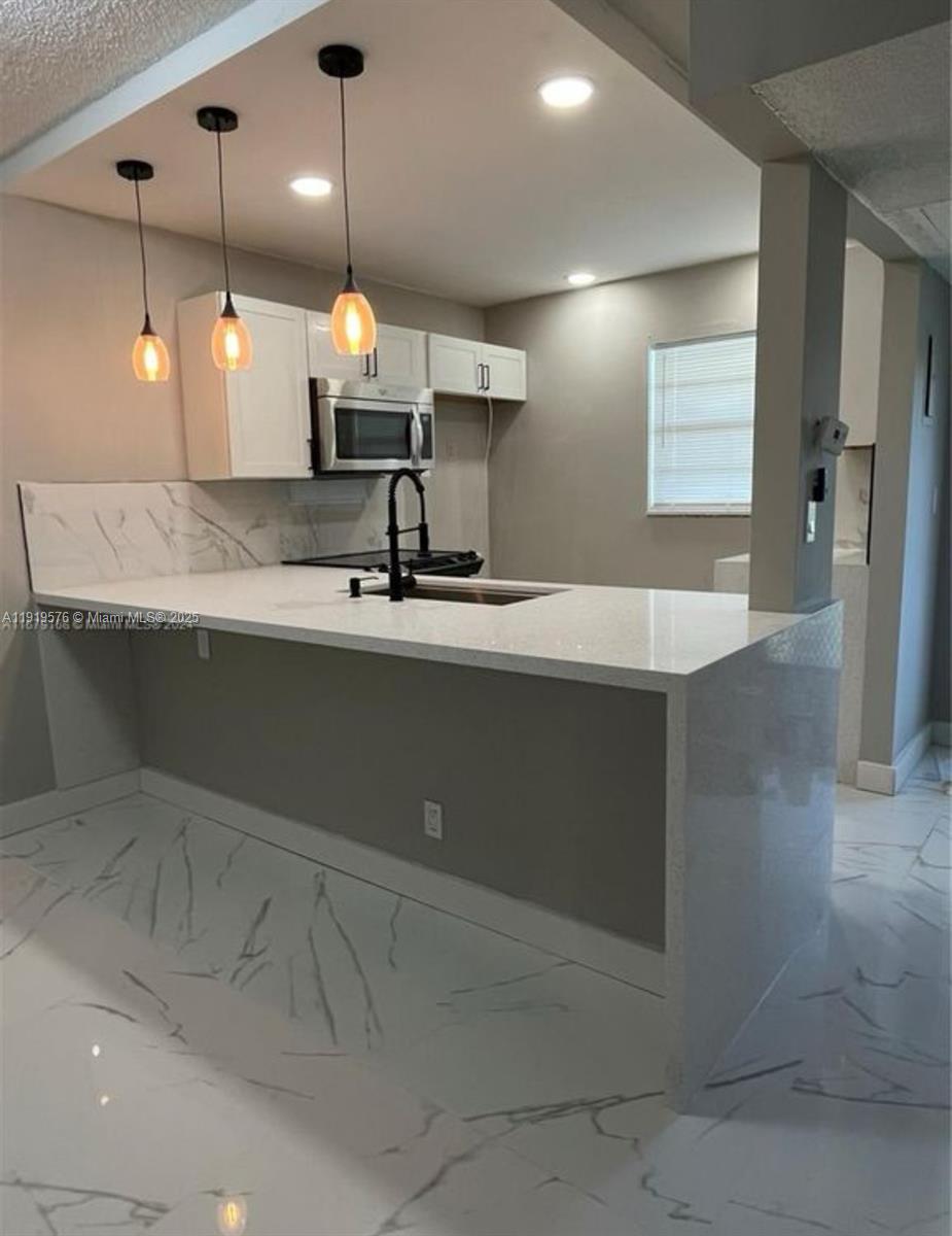 UNMISSABLE OPPORTUNITY to purchase a fully renovated 1-bedroom, 1-bathroom apartment with a DEN — perfect as a second bedroom or home office.
This unit features porcelain floors throughout, quartz countertops in the kitchen and bathroom, and high-quality finishes.
A/C and water heater were both replaced in 2023, giving you peace of mind and lower maintenance for years to come. Motivated seller!

Located just 20 minutes from Fort Lauderdale Beach, 17 minutes from Sawgrass Mills, and 5 minutes from Florida Medical Center, with easy access to shopping centers, restaurants, and supermarkets.

The community offers excellent amenities, including sauna, swimming pools, billiards room, library, clubhouse, BBQ area, and plenty of green space surrounded by lakes.