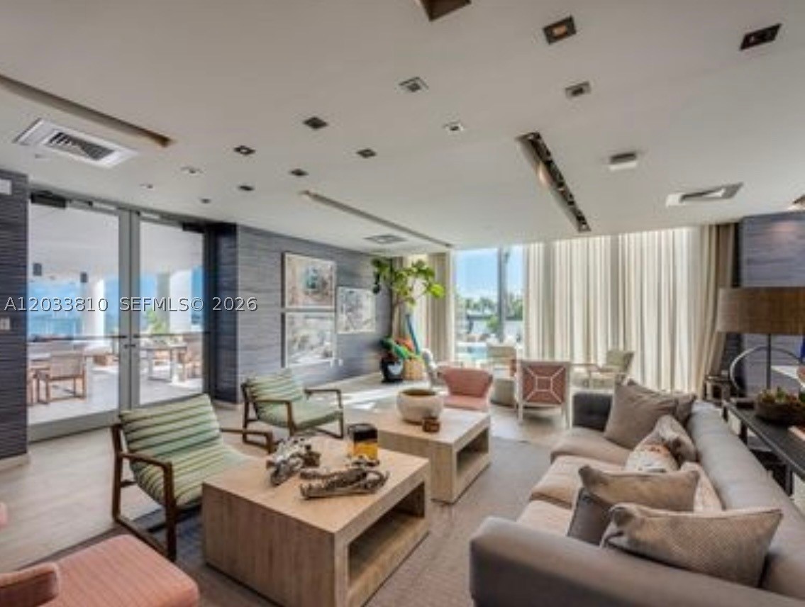BISCAYNE BEACH CONDO - Residential Lease