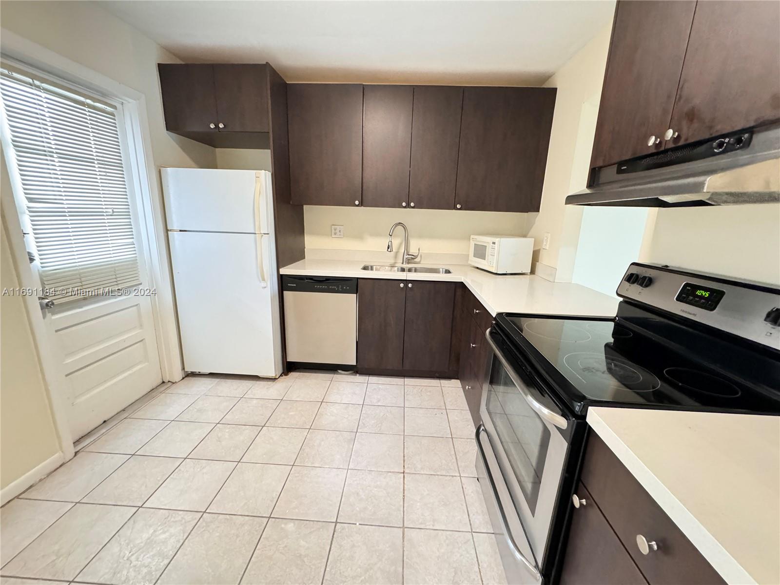 ARROWHEAD CONDO 9 - Residential Lease