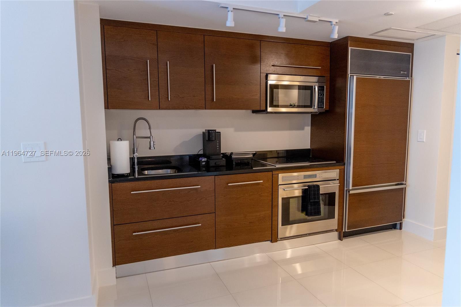 ICONBRICKELL CONDO NO 1 - Residential