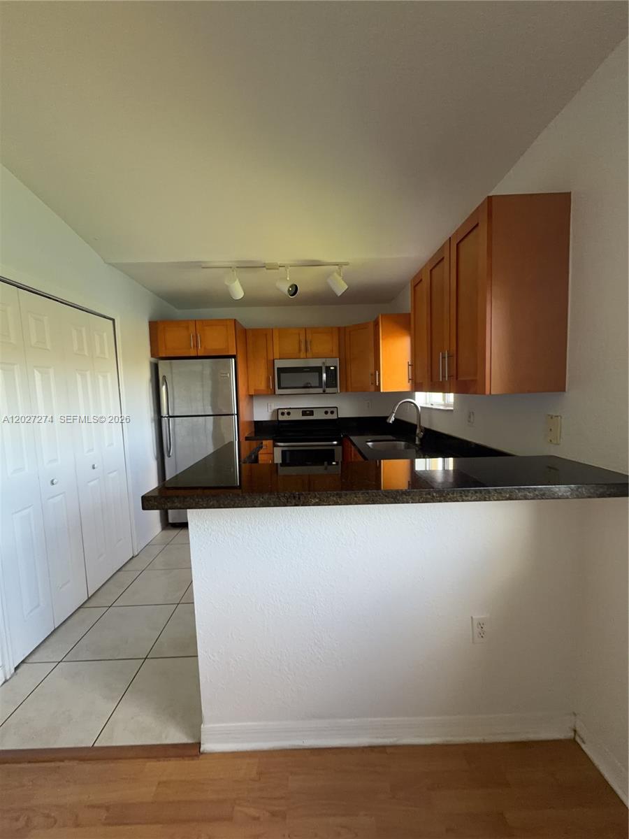 MONTEREY AT MALIBU BAY CO - Residential Lease