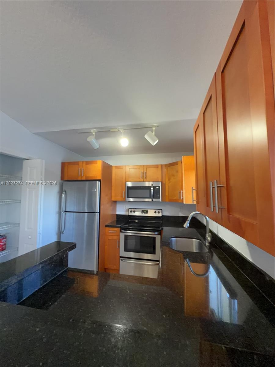 MONTEREY AT MALIBU BAY CO - Residential Lease