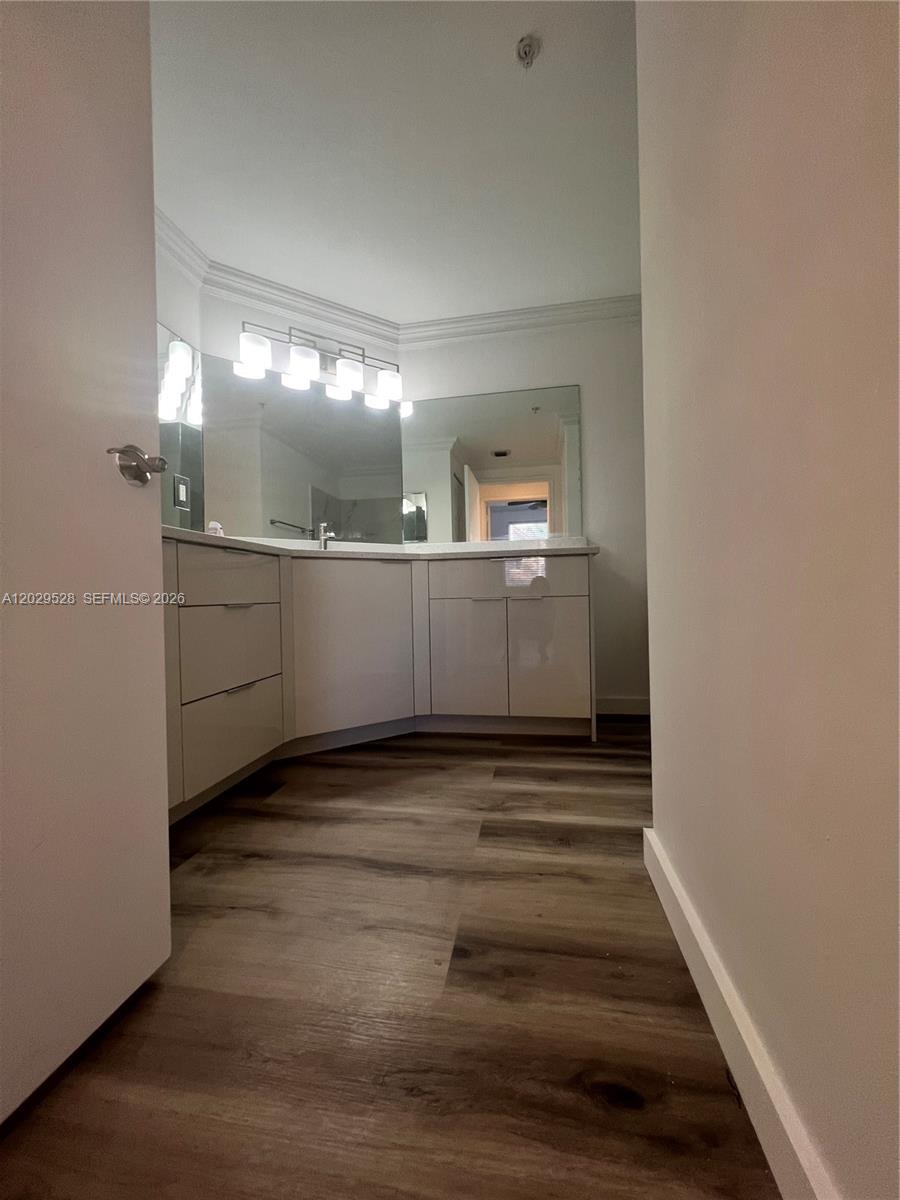 HYPOLUXOS MARINERS CAY CO - Residential Lease