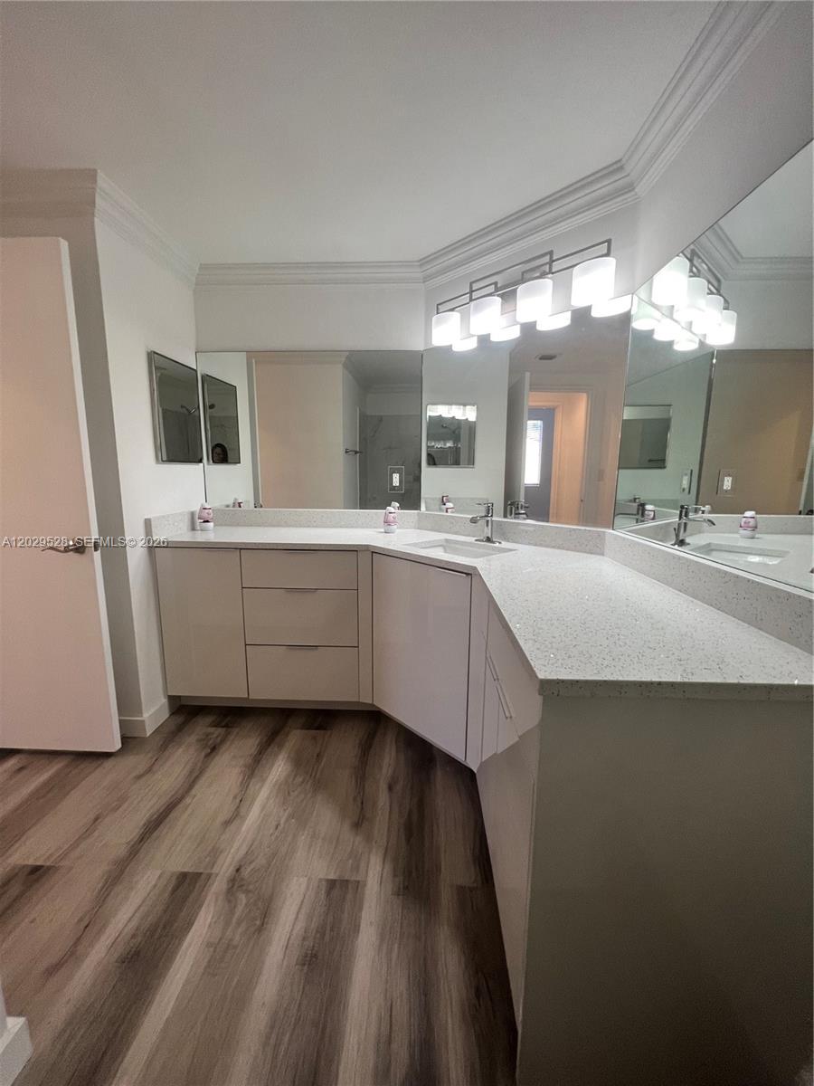 HYPOLUXOS MARINERS CAY CO - Residential Lease