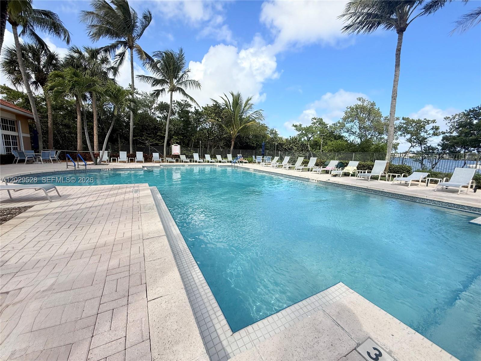 HYPOLUXOS MARINERS CAY CO - Residential Lease