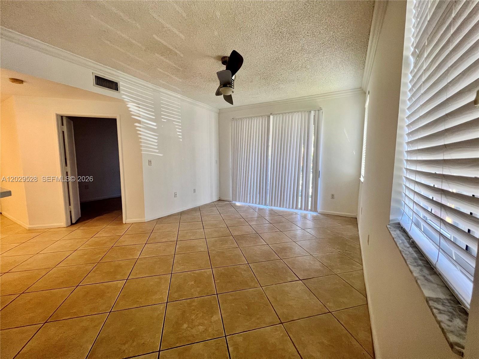 HYPOLUXOS MARINERS CAY CO - Residential Lease