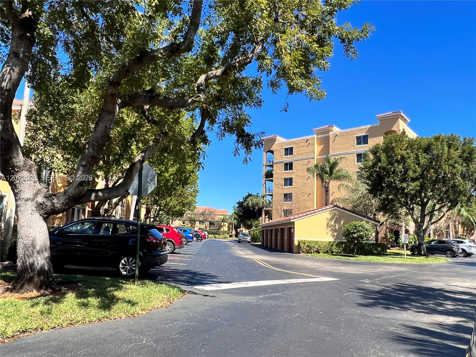 HYPOLUXOS MARINERS CAY CO - Residential Lease