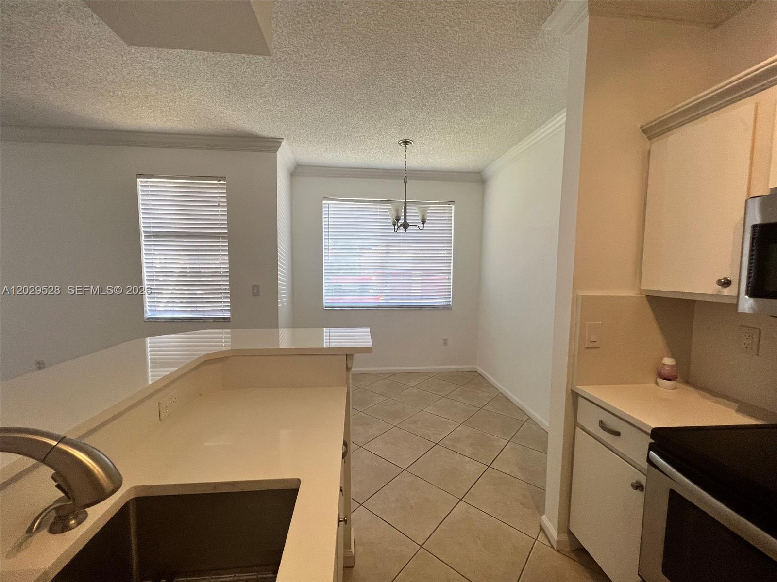 HYPOLUXOS MARINERS CAY CO - Residential Lease