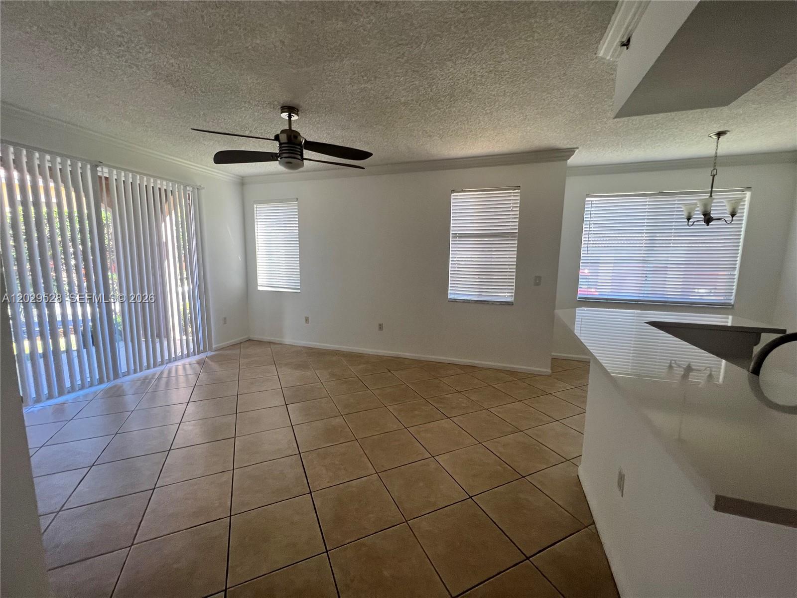 HYPOLUXOS MARINERS CAY CO - Residential Lease