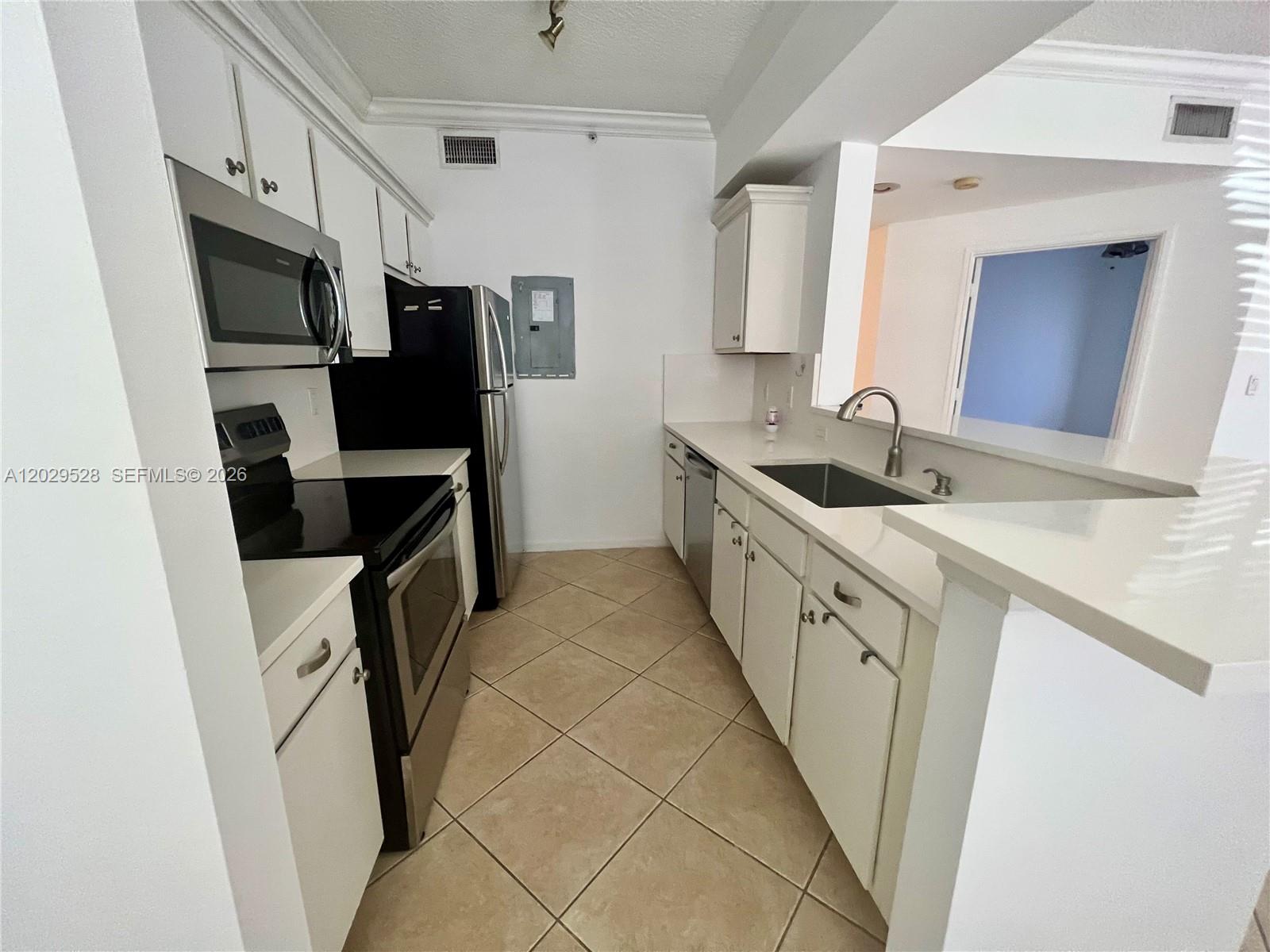 HYPOLUXOS MARINERS CAY CO - Residential Lease