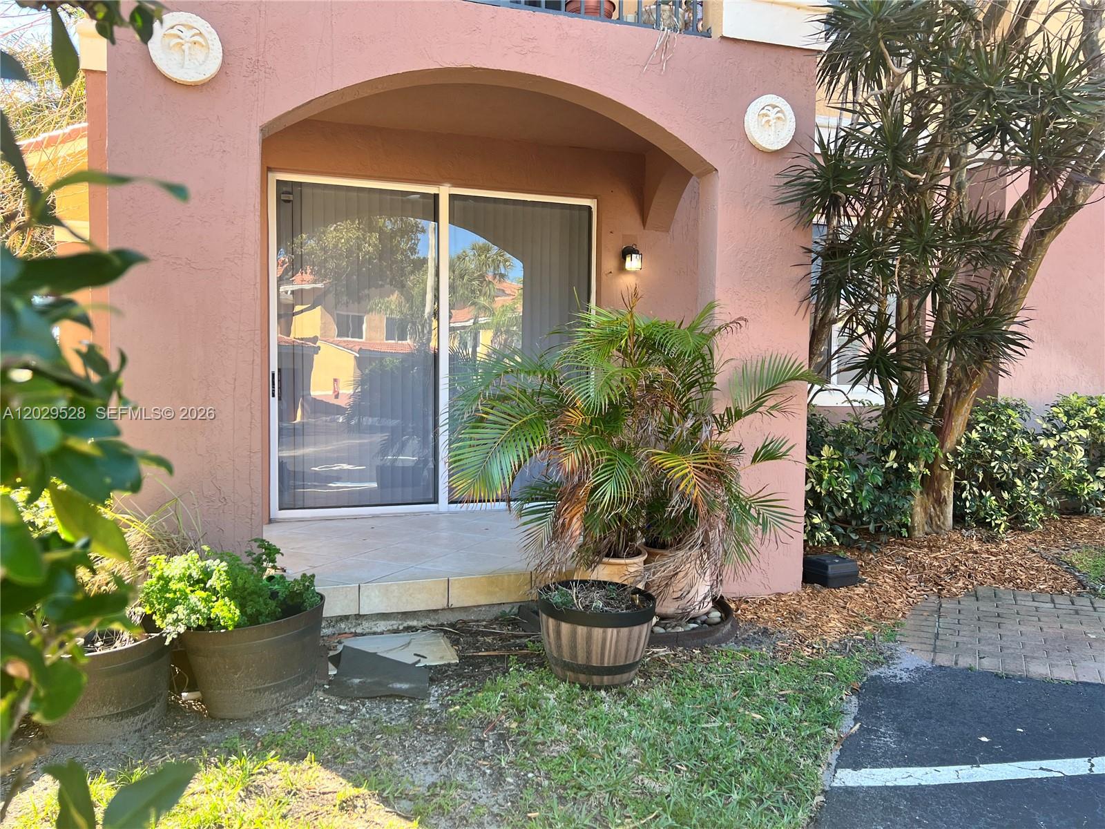 HYPOLUXOS MARINERS CAY CO - Residential Lease