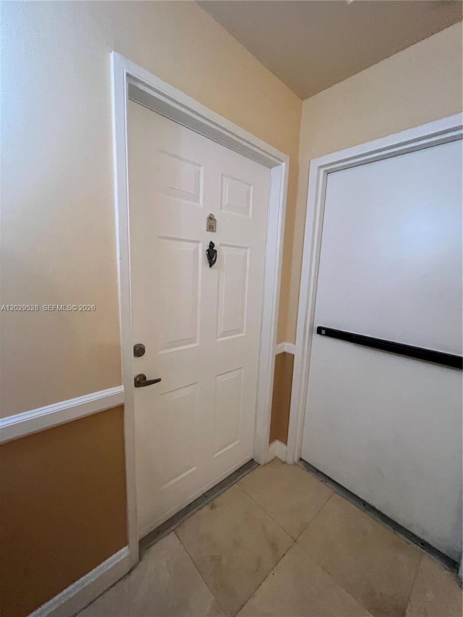 HYPOLUXOS MARINERS CAY CO - Residential Lease