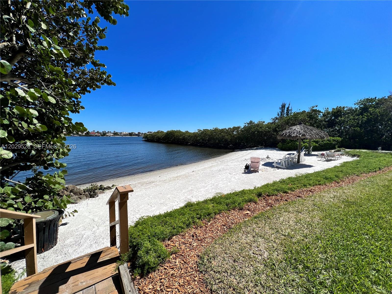 HYPOLUXOS MARINERS CAY CO - Residential Lease