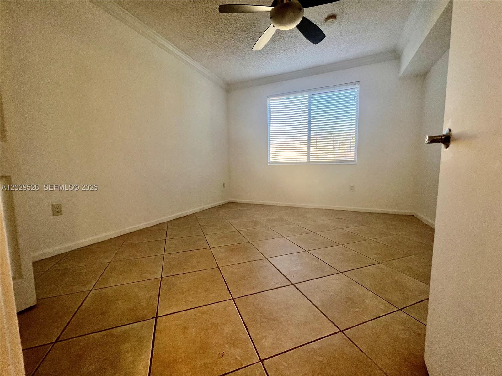 HYPOLUXOS MARINERS CAY CO - Residential Lease