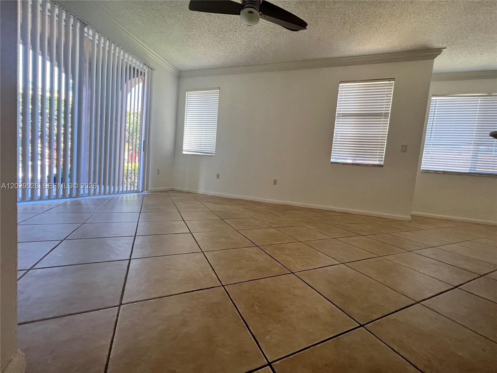 HYPOLUXOS MARINERS CAY CO - Residential Lease