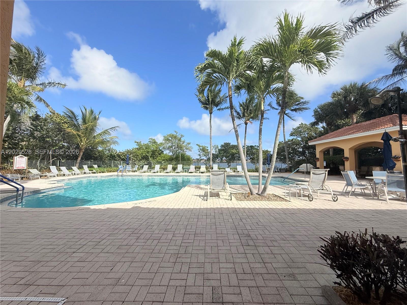 HYPOLUXOS MARINERS CAY CO - Residential Lease