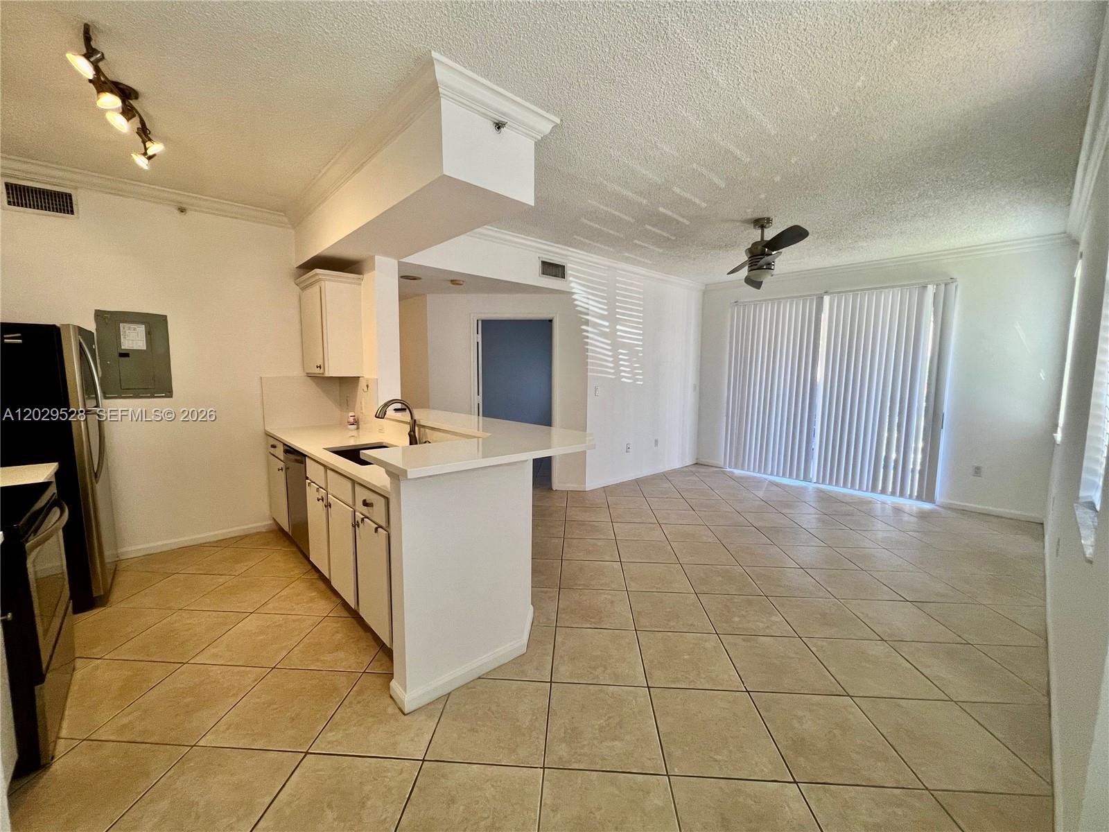 HYPOLUXOS MARINERS CAY CO - Residential Lease