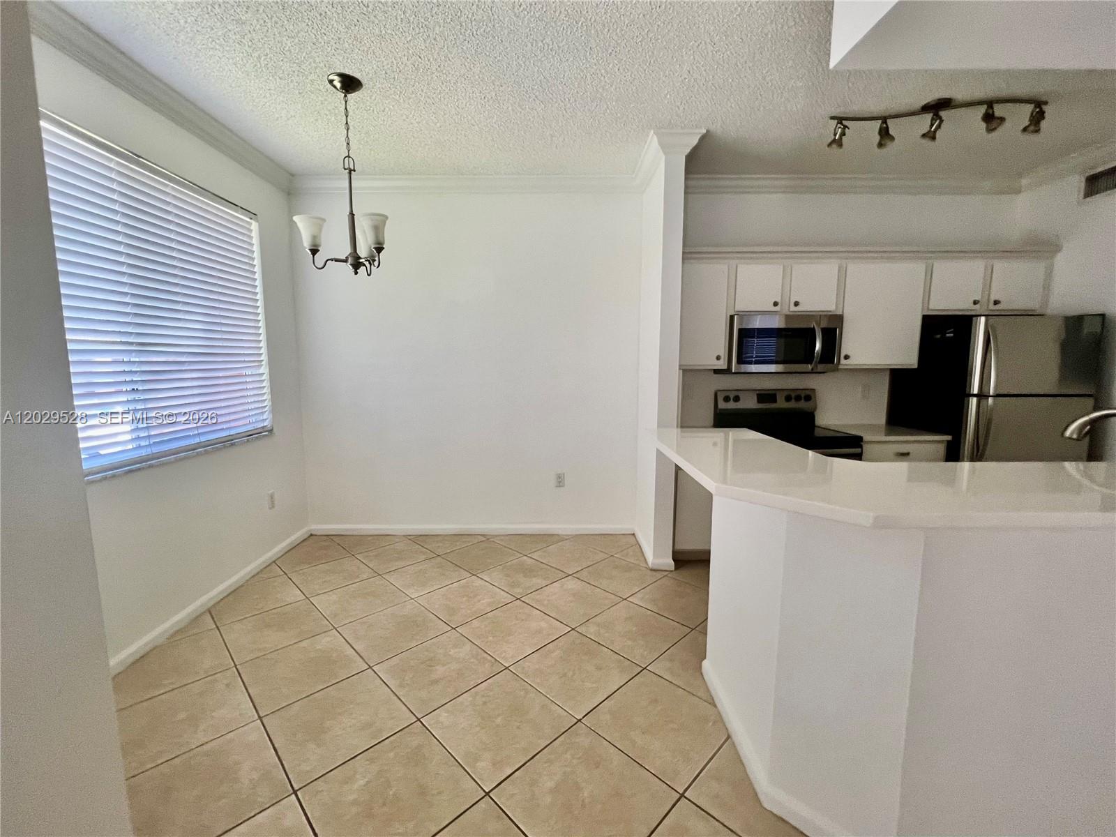 HYPOLUXOS MARINERS CAY CO - Residential Lease