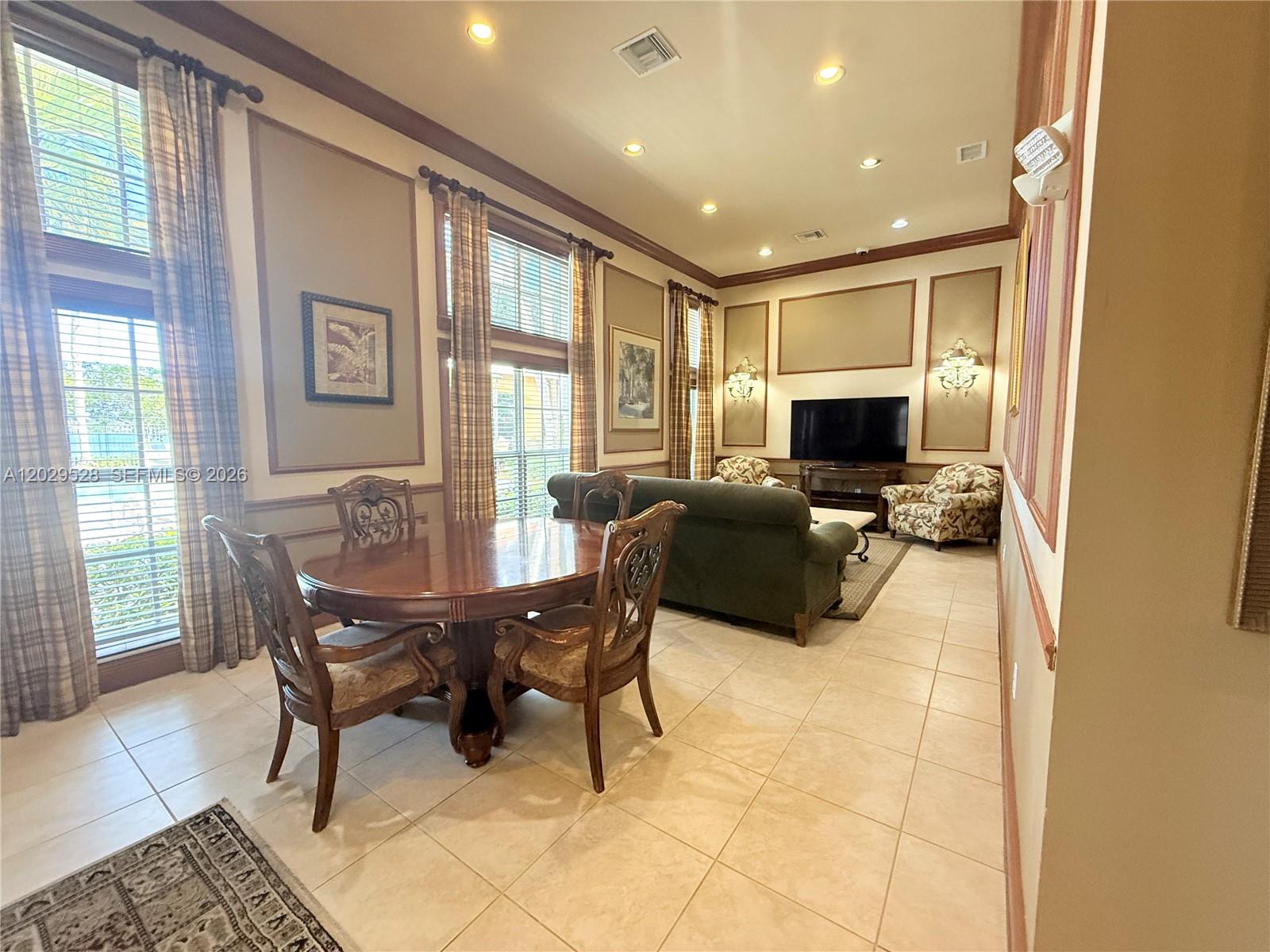 HYPOLUXOS MARINERS CAY CO - Residential Lease
