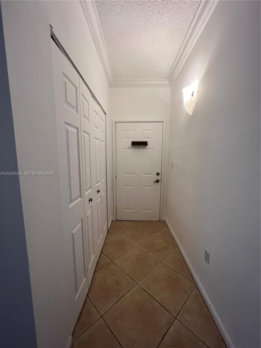 HYPOLUXOS MARINERS CAY CO - Residential Lease