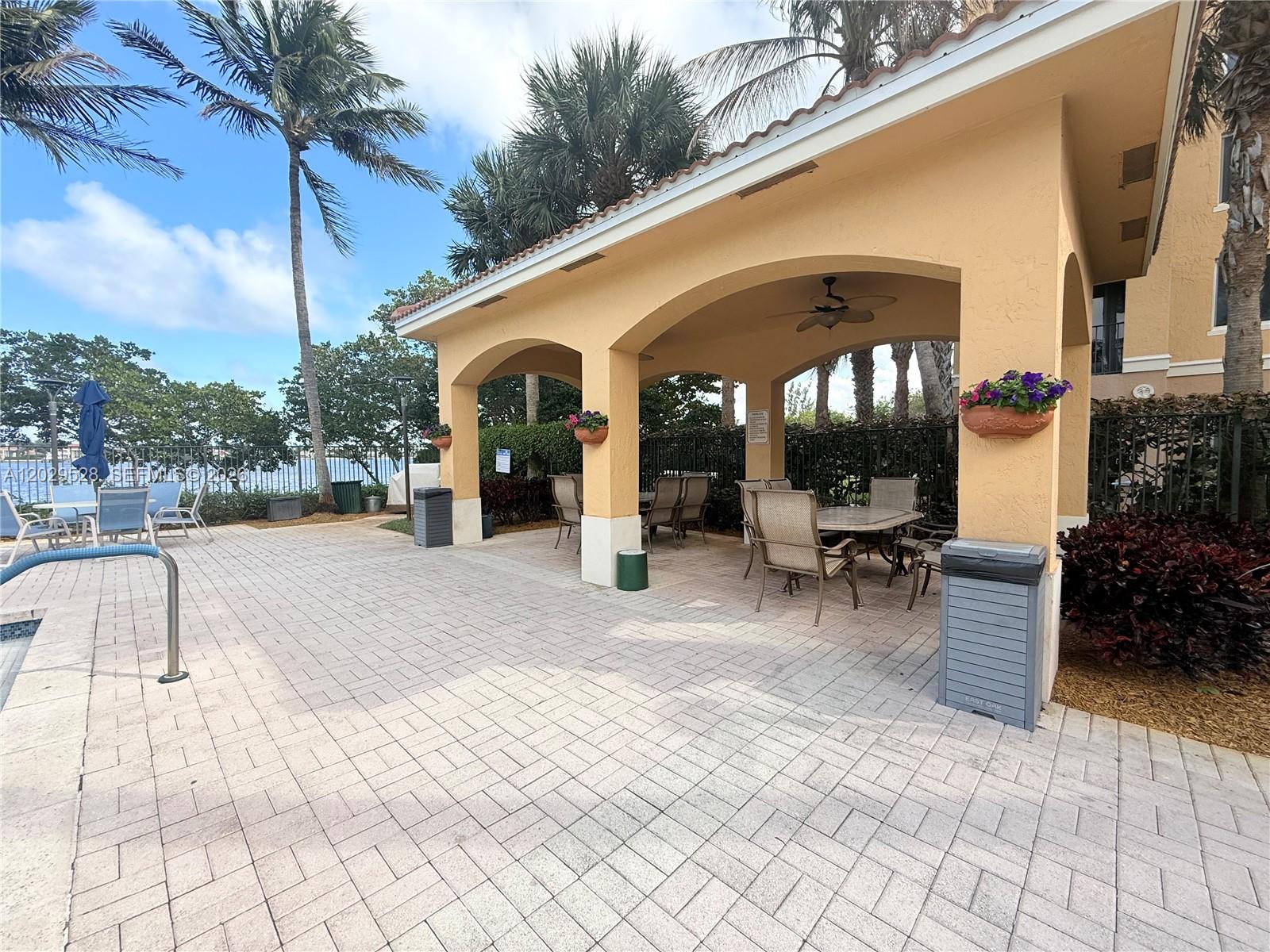 HYPOLUXOS MARINERS CAY CO - Residential Lease