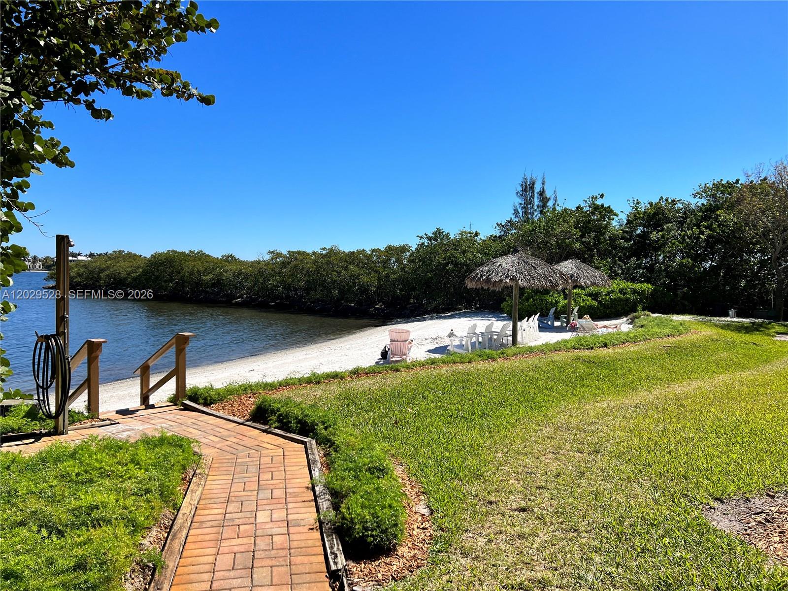 HYPOLUXOS MARINERS CAY CO - Residential Lease