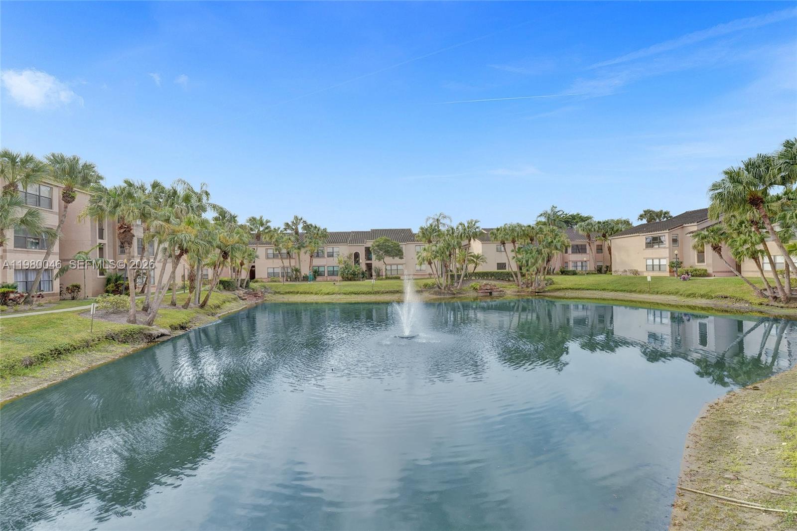 Bright and spacious 2 bedrooms, 2 bathrooms centrally located close to Nova Southeastern University, shops, and dining. This condo features a split-bedroom layout, offering privacy and comfort with a bedroom and bathroom on each side, full size washer and dryer machine. Great unit for roommates. Nice community pool. The unit is vacant and easy to show. Seller is motivated. Don't miss this amazing opportunity!