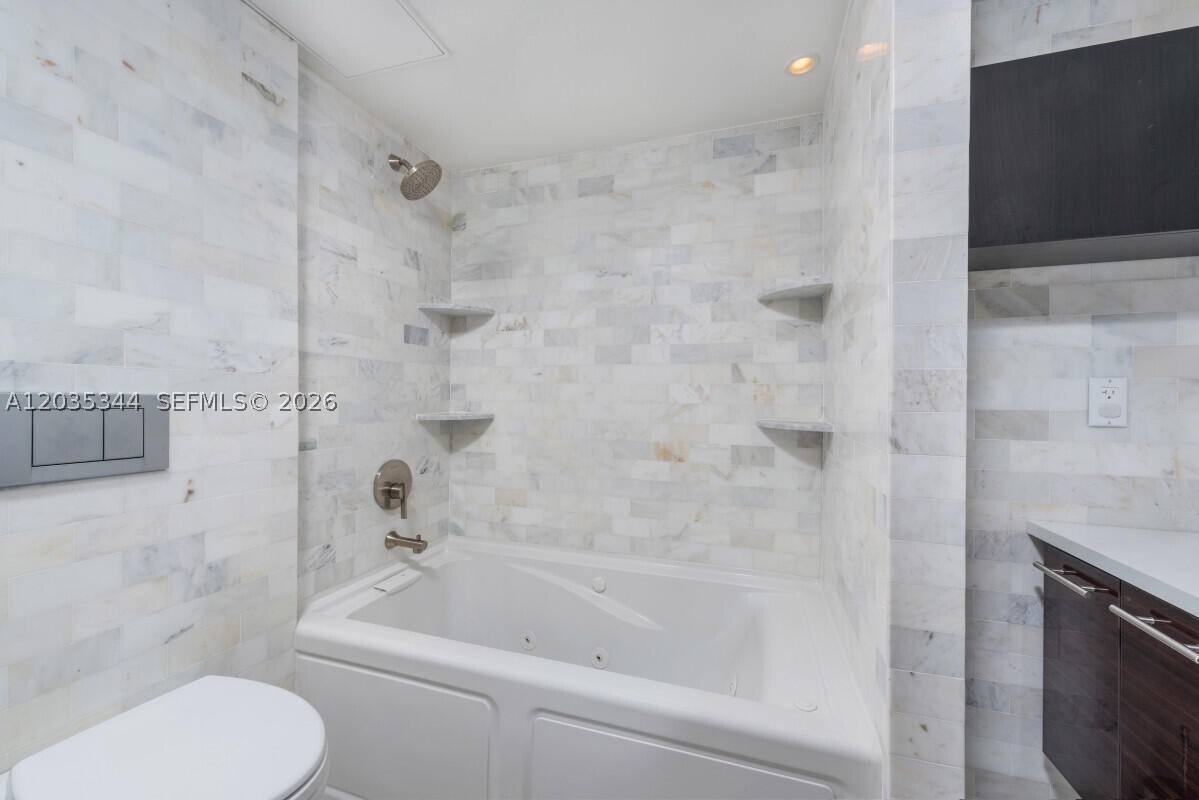 SOUTH POINTE TOWERS CONDO - Residential Lease