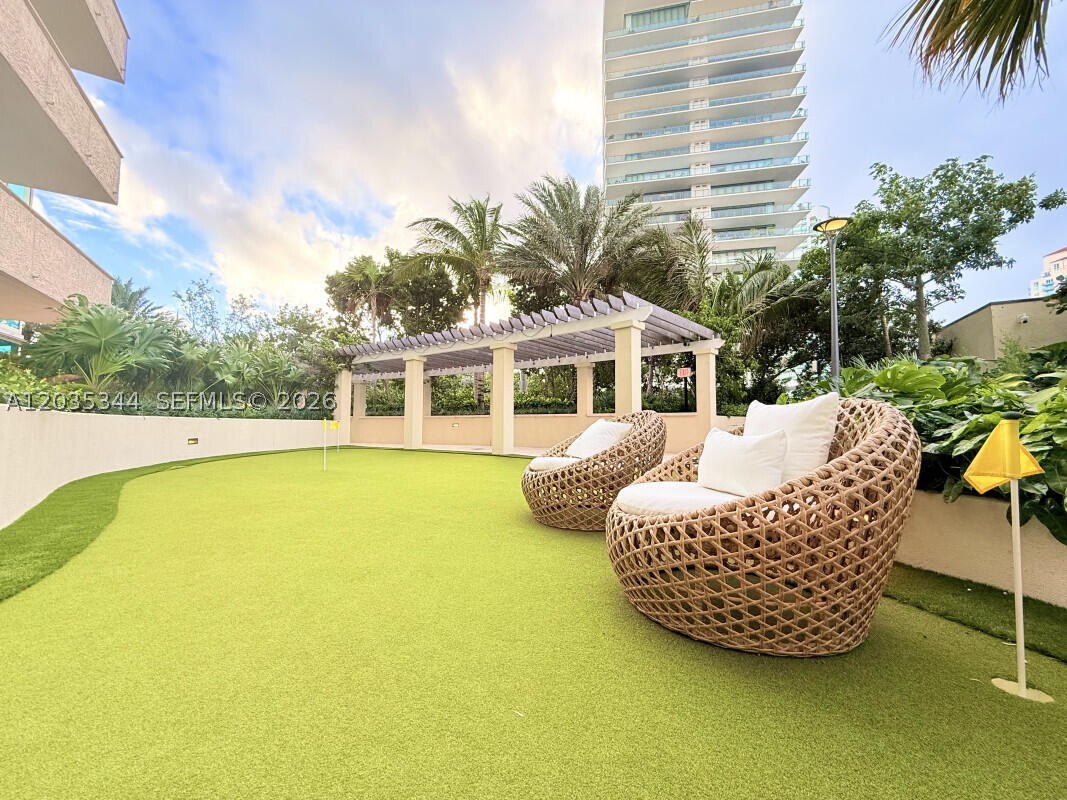 SOUTH POINTE TOWERS CONDO - Residential Lease