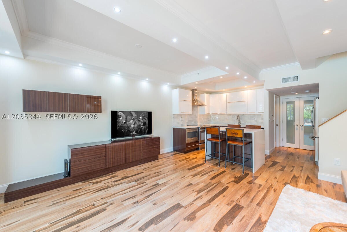 SOUTH POINTE TOWERS CONDO - Residential Lease