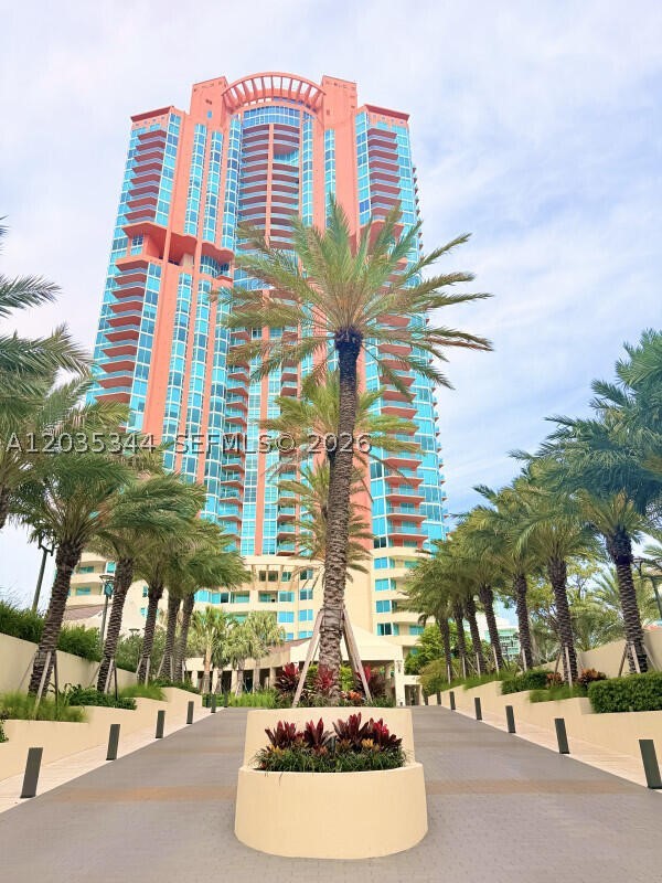 SOUTH POINTE TOWERS CONDO - Residential Lease