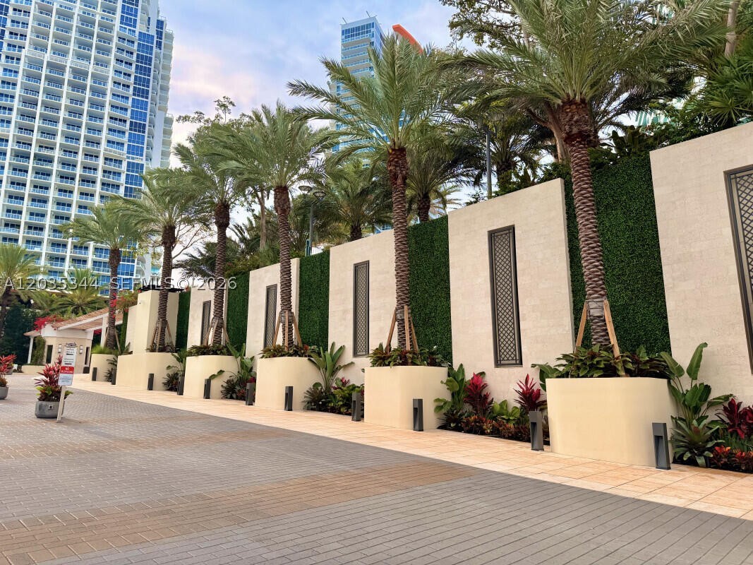 SOUTH POINTE TOWERS CONDO - Residential Lease