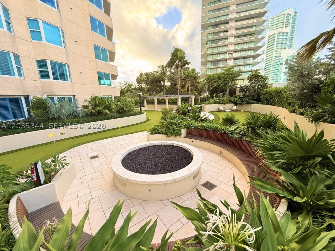 SOUTH POINTE TOWERS CONDO - Residential Lease