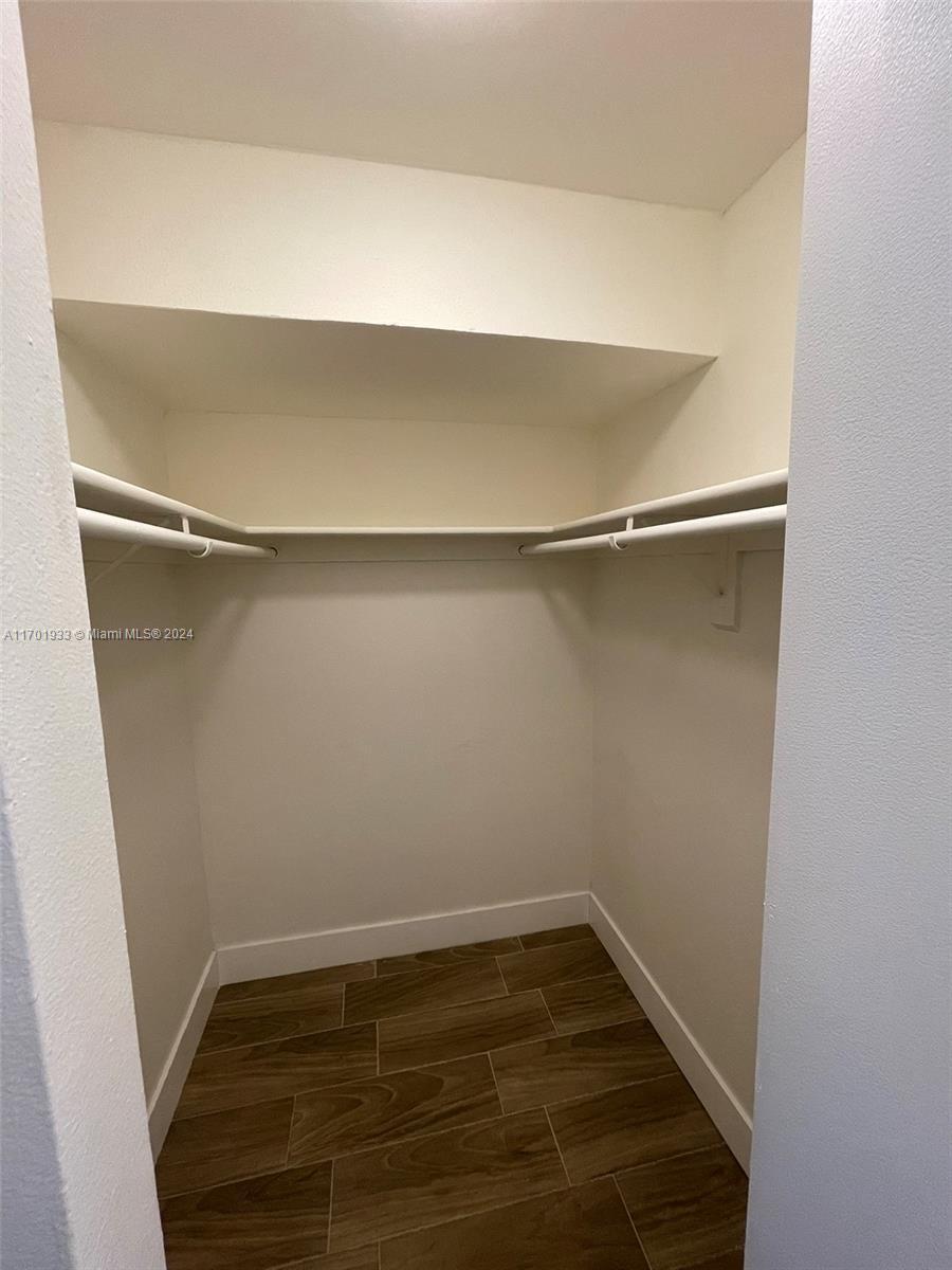 VILLAGE OF KINGS CREEK CO - Residential Lease