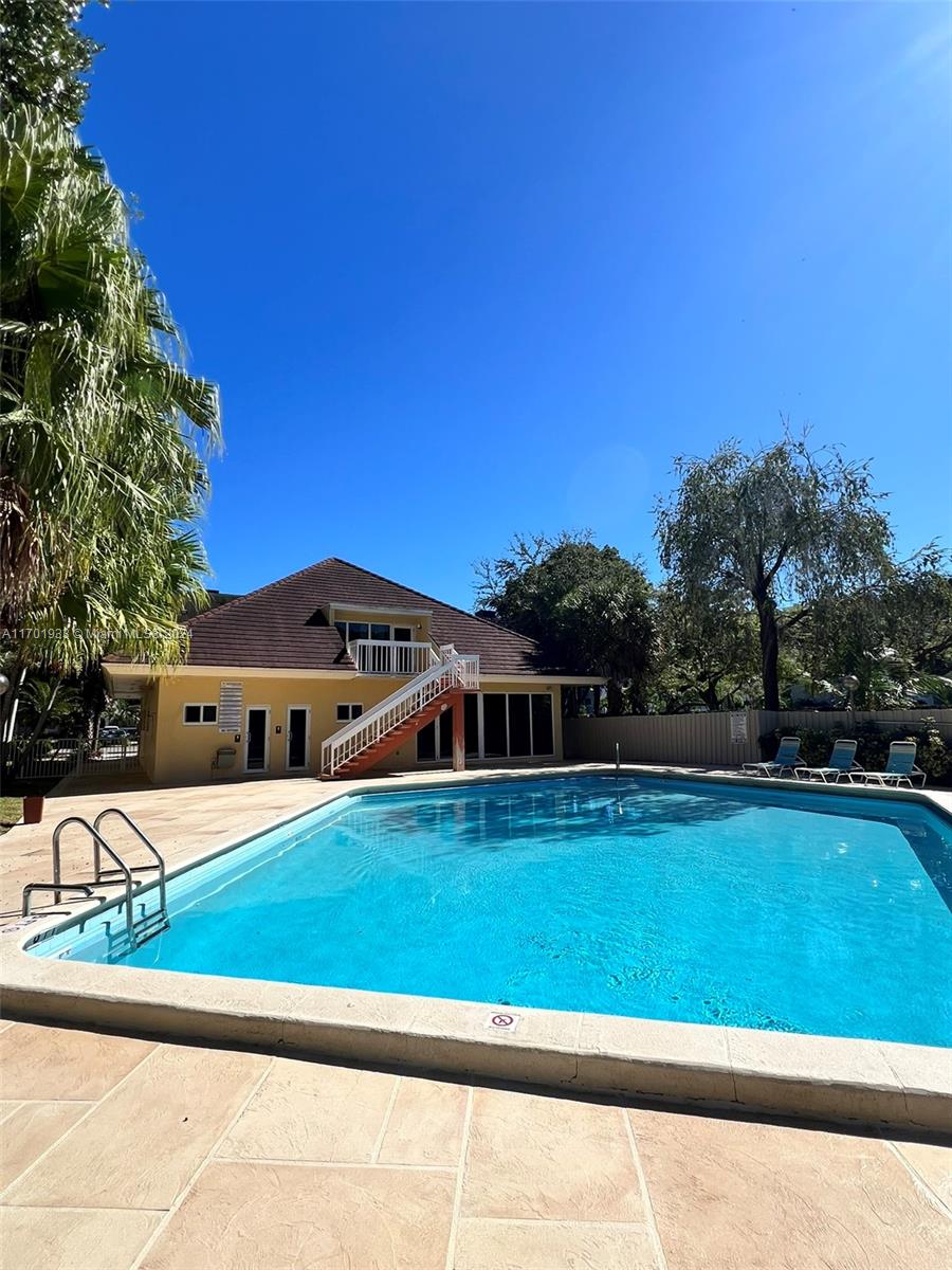 VILLAGE OF KINGS CREEK CO - Residential Lease