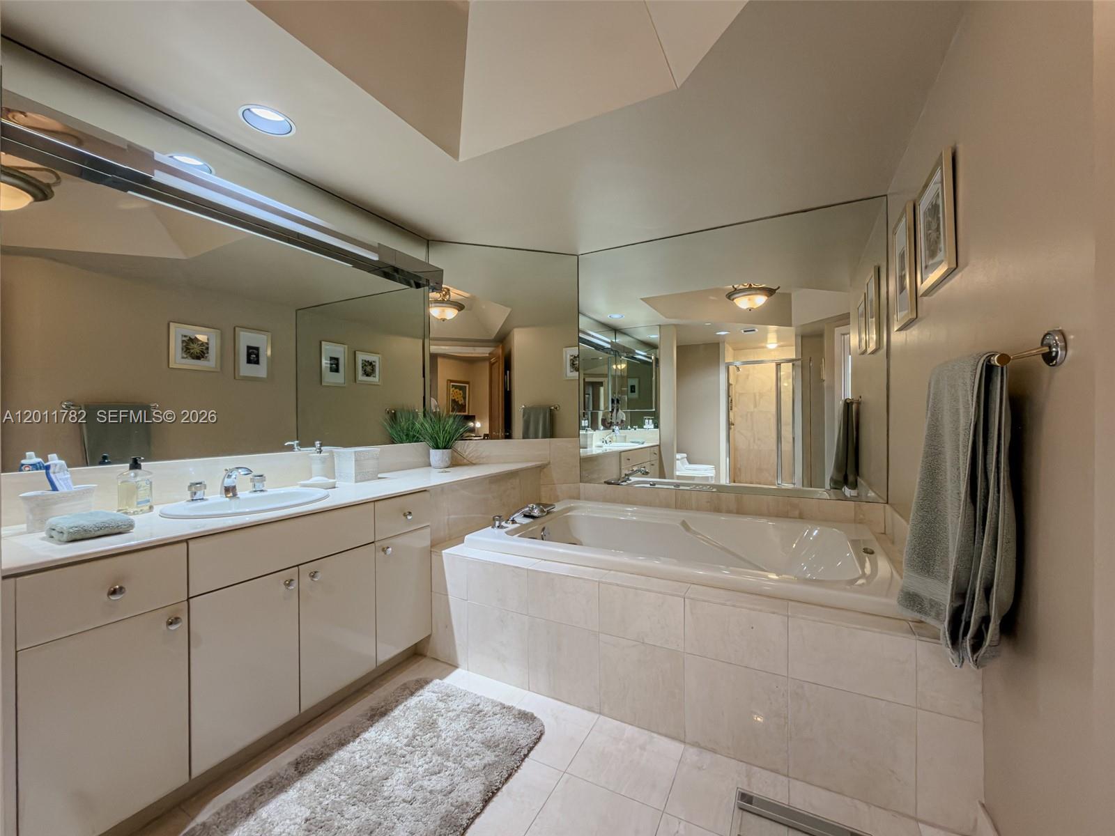 2000 ISL BLVD WILLIAMS IS - Residential
