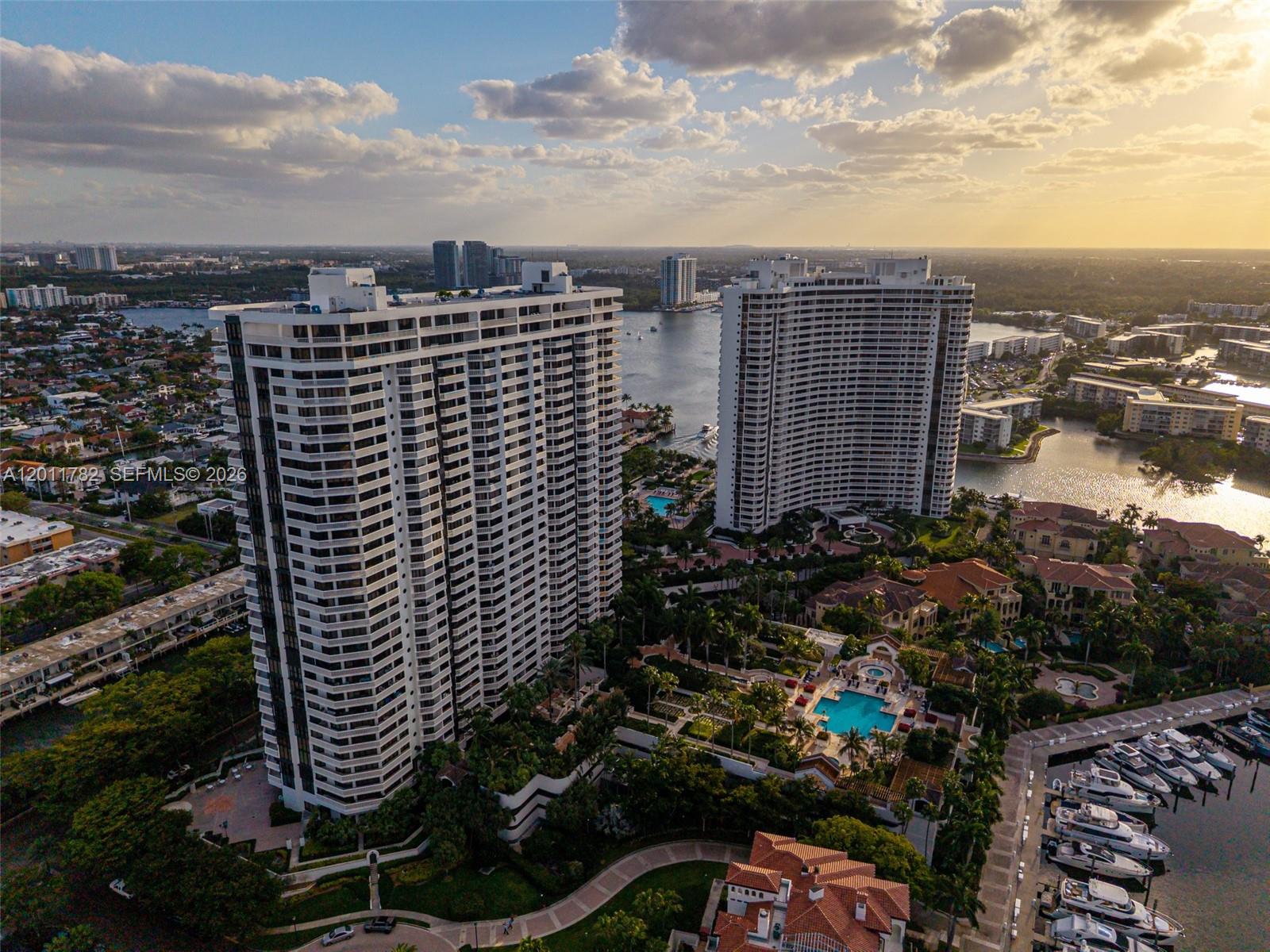 2000 ISL BLVD WILLIAMS IS - Residential