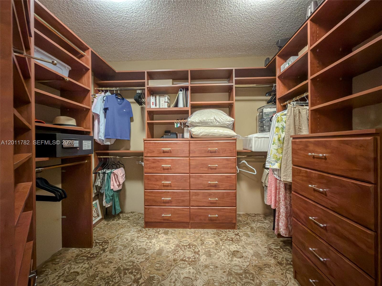 2000 ISL BLVD WILLIAMS IS - Residential