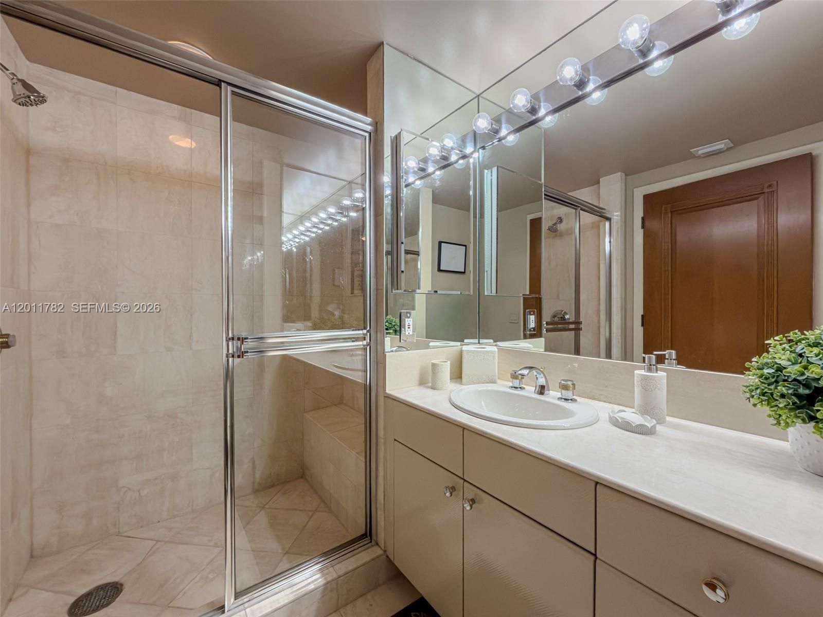 2000 ISL BLVD WILLIAMS IS - Residential